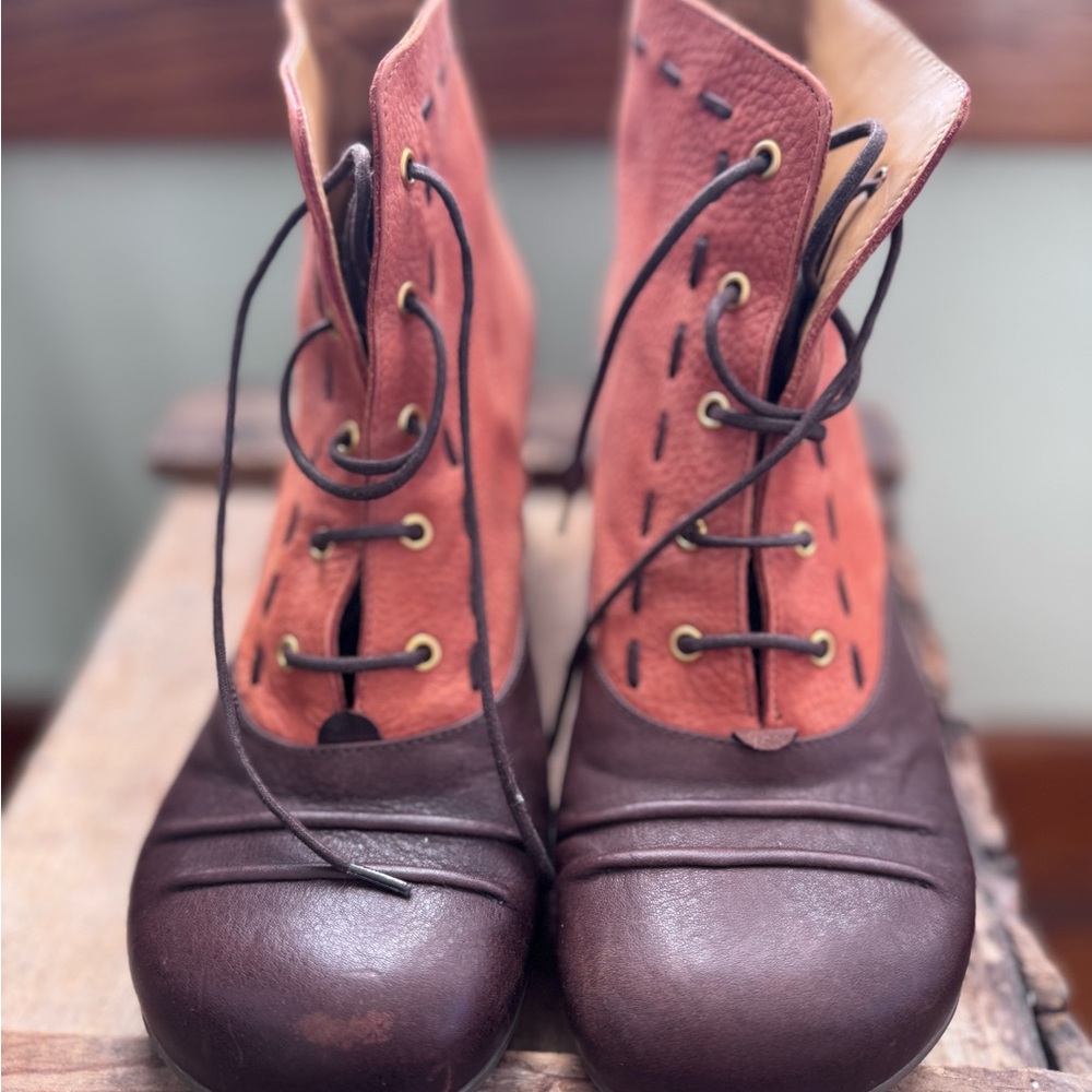 John Fluevog Bartoli Bootie in Orange/Tan Leather Women’s 8.5 - Picture 4 of 16